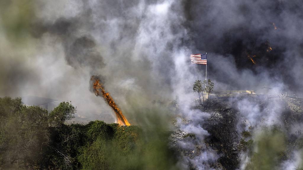 16 Tote bei Bränden in Los Angeles - Sorge vor neuem Wind