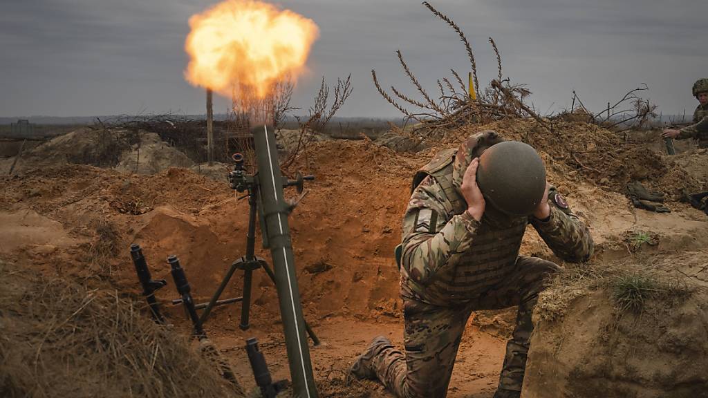 Soldaten der 1. Brigade der ukrainischen Nationalgarde Bureviy (Hurricane) üben während einer Gefechtsausbildung auf einem Truppenübungsplatz im Norden der Ukraine. Foto: Efrem Lukatsky/AP
