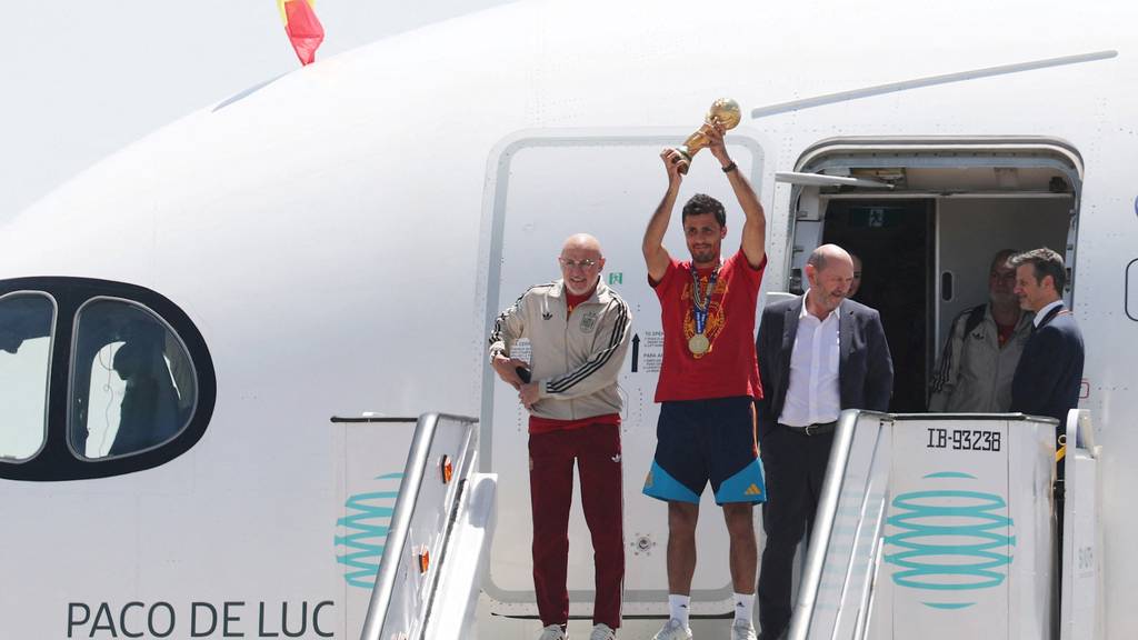 WM-Pokal ist offiziell zurück in Spanien: Weltmeister für grosse Feier in Madrid angekommen