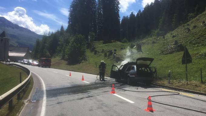 Auto vollständig ausgebrannt