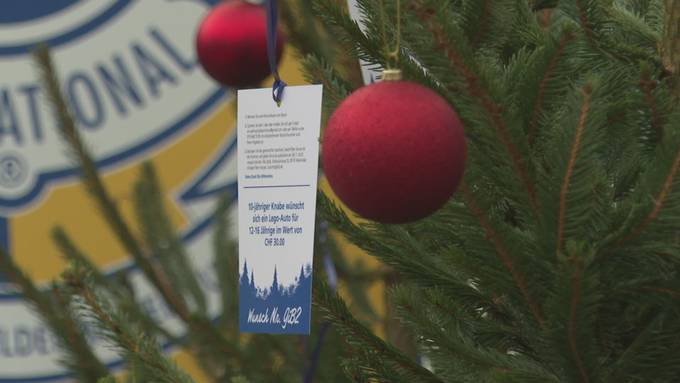 Weihnachtsgeschenk: Wunschbaum erfüllt Träume armutsbetroffener Kinder