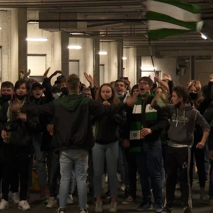 So empfangen die Fans den FC St.Gallen nach der Cupniederlage