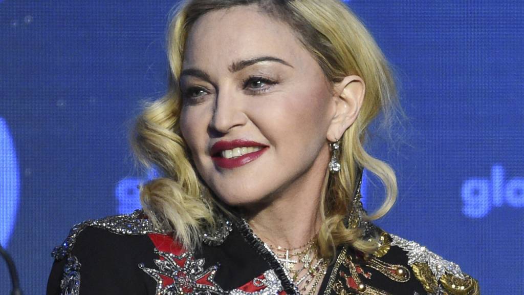 US-Popikone Madonna hat am Samstag unter dem Jubel Tausender Konzertbesucherinnen und -besucher in London den Auftakt für ihre Welt-Tournee gegeben. Mit ihrer «Celebration Tour» blickt die 65-Jährige in einer opulenten Bühnenshow auf ihre 40-jährige Karriere zurück. (Archivbild)
