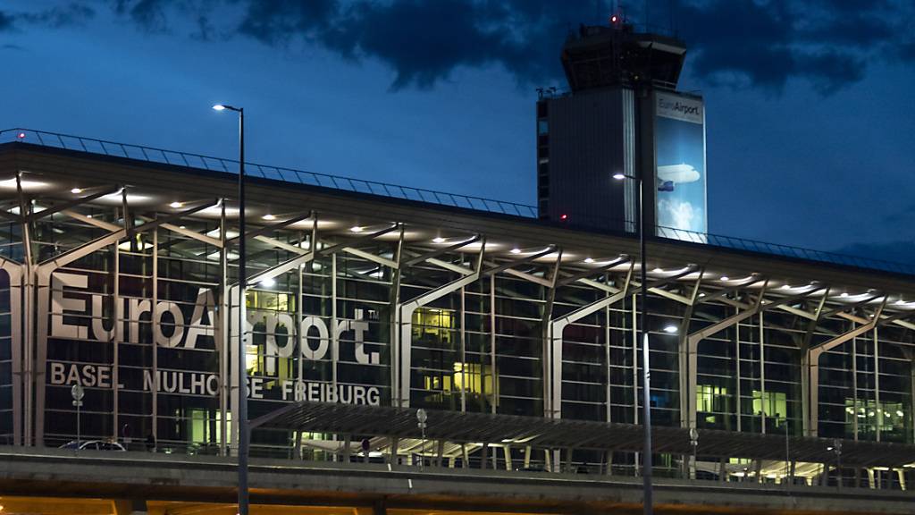 Der EuroAirport Basel-Mülhausen hat den Fluglärm in der Nach noch nicht im Griff.