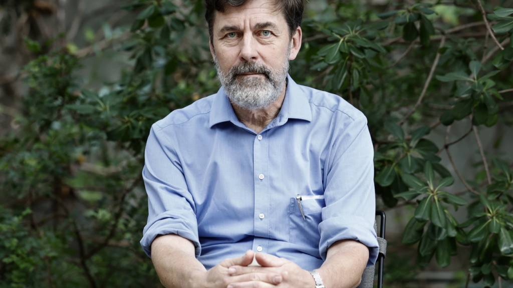 Peter Stamm veröffentlicht neun neue Erzählungen unter dem Titel «Auf ganz dünnem Eis». Die kompliziert gebauten Geschichten verführen mit ihren Auslassungen. (Archivbild)