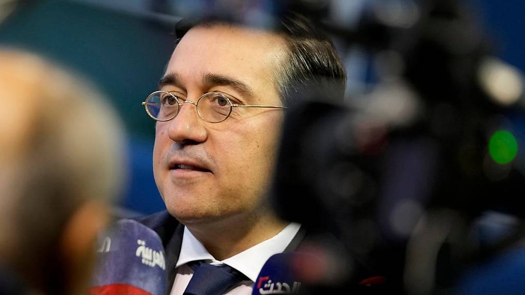 ARCHIV - José Manuel Albares, Außenminister von Spanien, spricht während eines Treffens der EU-Außenminister im Gebäude des Europäischen Rates. Foto: Virginia Mayo/AP/dpa