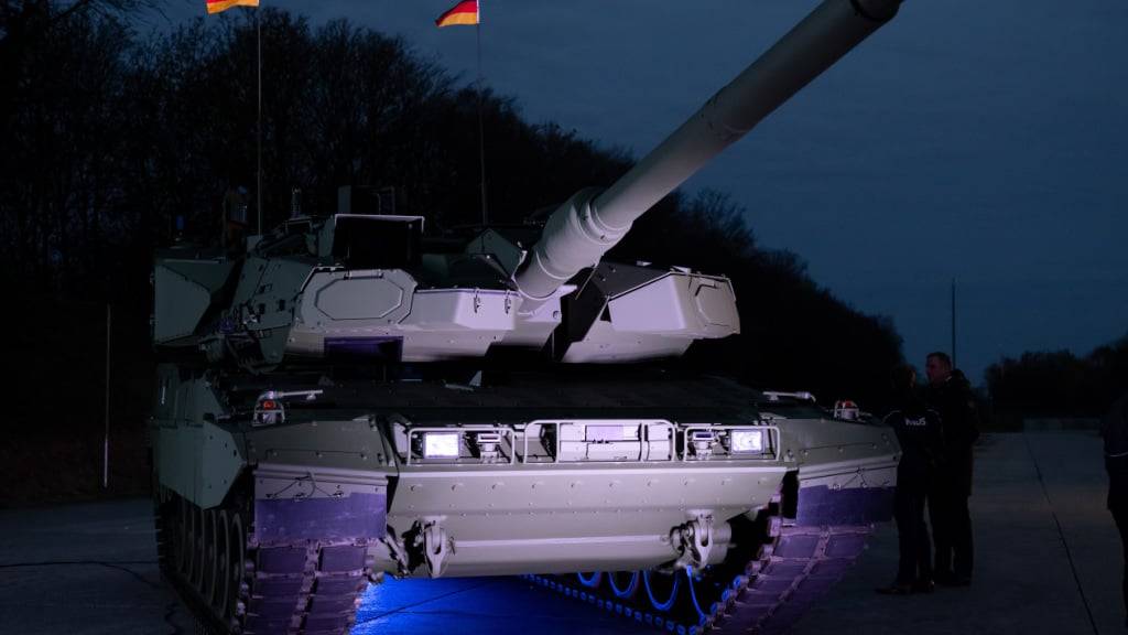 Wachsende Angst vor Russland beschert Europas Rüstungsfirmen einen Boom. Das neue Modell des Leopard 2 ist gefragt. (Archivbild)