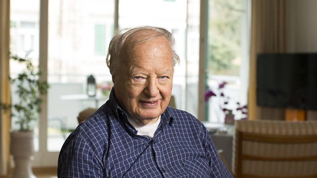 Arnold Hottinger im April 2013 in seiner Wohnung in Zug. Dort ist der grosse Nahost-Kenner in der Nacht auf Dienstag im Alter von 92 Jahren gestorben.