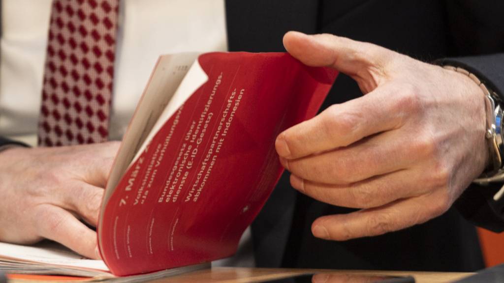 Wer abstimmt, soll sich auf die Informationen des Bundesrates zu den Vorlagen verlassen können. Die Finanzkontrolle sieht Mängel in den Abstimmungstexten und machte Empfehlungen für Verbesserungen. (Archivbild)