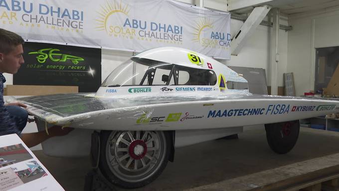 Arbeiten am Solar Racer: Berufsleute lernen für die Zukunft