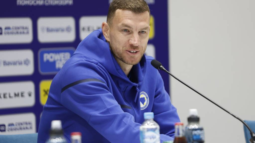 Edin Dzeko sorgte in Wales dafür, dass Bosnien-Herzegowina gegen Italien um die WM-Teilnahme spielen kann