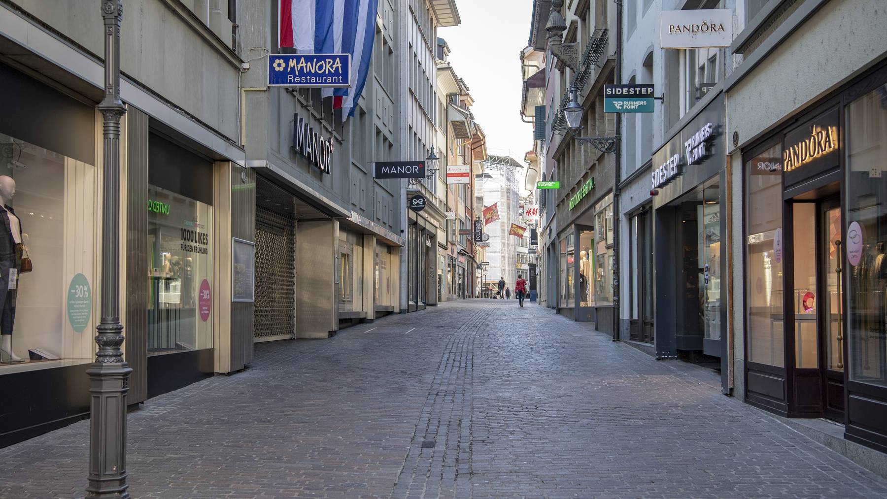 Die Läden in der Stadt Luzern werden derzeit noch nicht von Kunden überrannt.