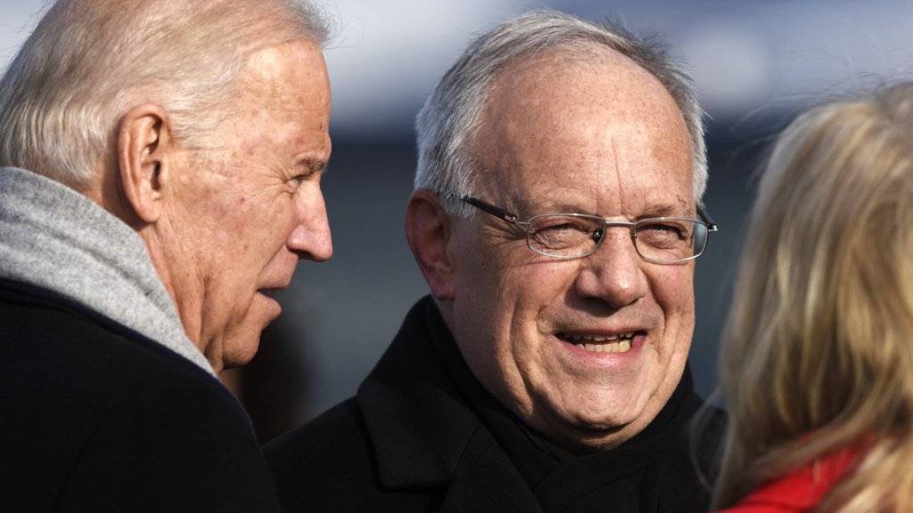 Bundespräsident Johann Schneider-Ammann begrüsst am Montag auf dem Flughafen Zürich US-Vizepräsident Joe Biden und dessen Gattin Jill Biden.