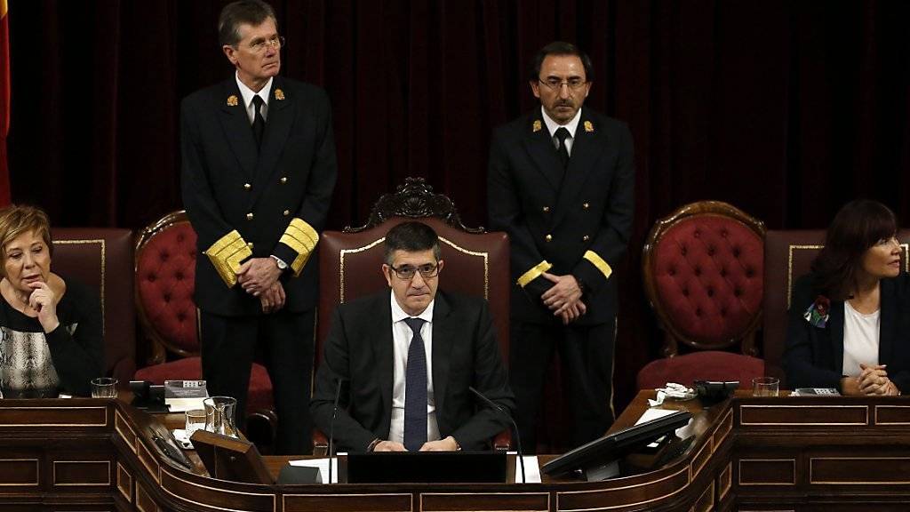 Der baskische Sozialist Patxi Lopez (Mitte) ist der erste Parlamentspräsident in der jüngeren Geschichte Spaniens, der nicht der Partei mit den meisten Sitzen angehört.