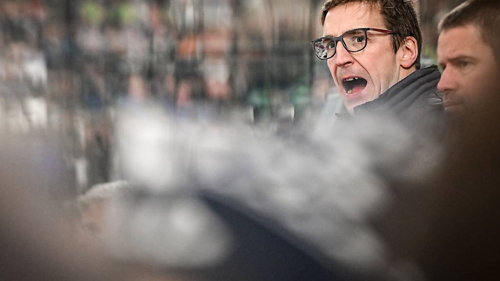 Ambris Trainer Luca Cereda sah es kommen: Nach gutem Start verliert Ambri-Piotta in Davos gegen Dynamo Pardubice 2:3 n.V.