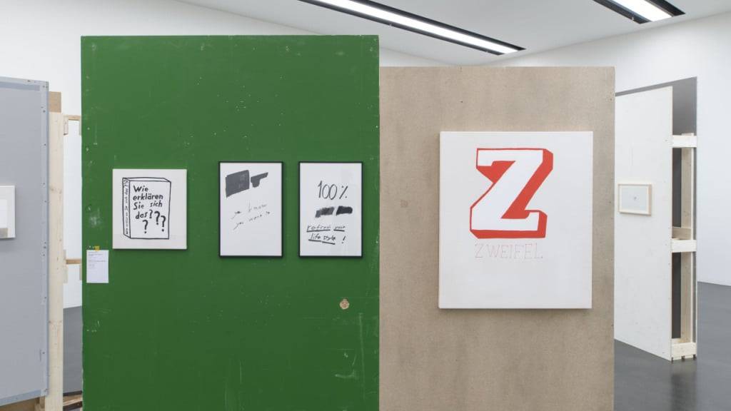 In der Ausstellung «spot on» der Künstlerin Sereina Steinemann wird das Zweifel-Chips-Logo zum Objekt der Betrachtung.