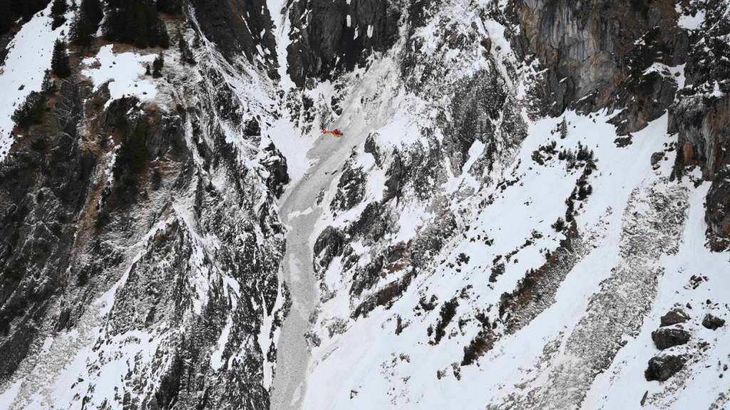 Beim Lawinenniedergang in Meiringen wurden 2023 zwei junge Menschen verschüttet. (Archivbild)