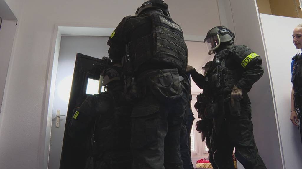 Polizei übt Einsatz bei häuslicher Gewalt in Riedbach