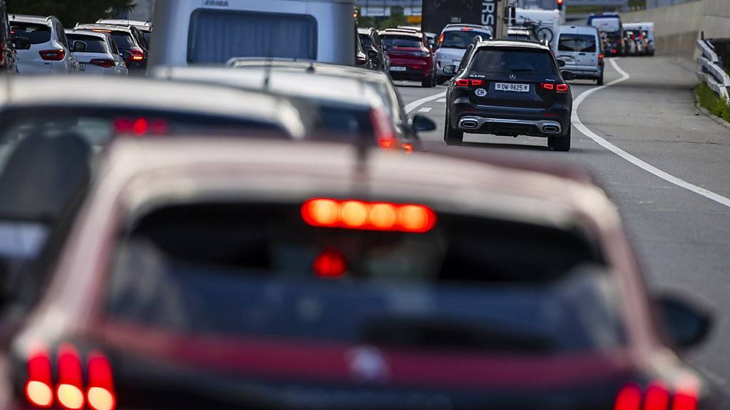 Vor dem Gotthard-Nordportal hat sich am Samstagmittag ein elf Kilometer langer Stau gebildet. (Archivbild)