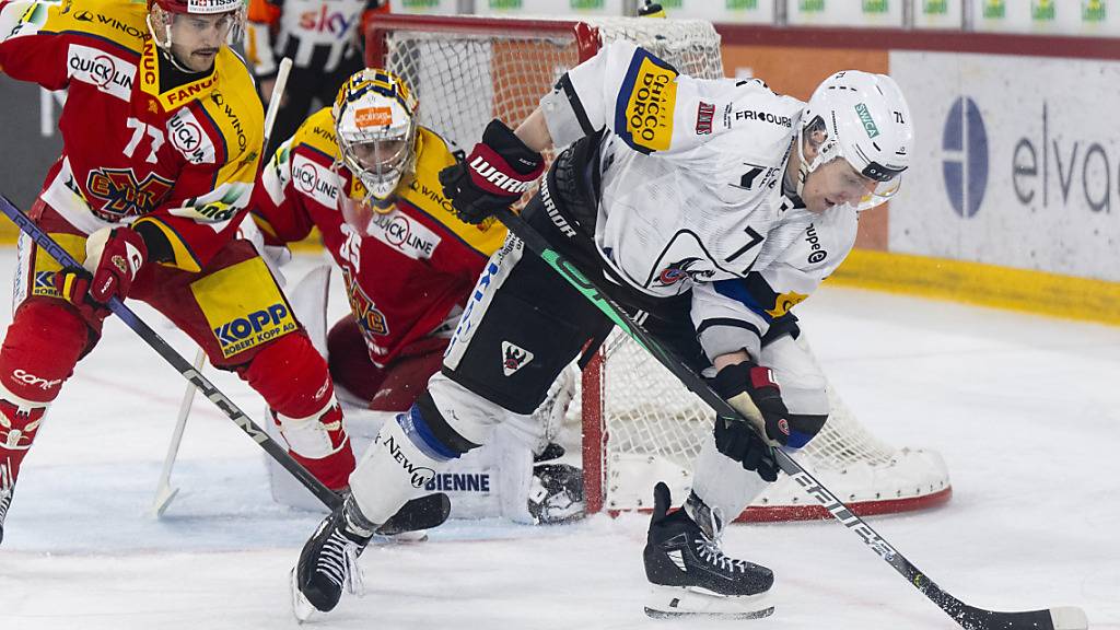 Gottérons Benoit Jecker (rechts) im Duell mit Biels Robin Grossmann