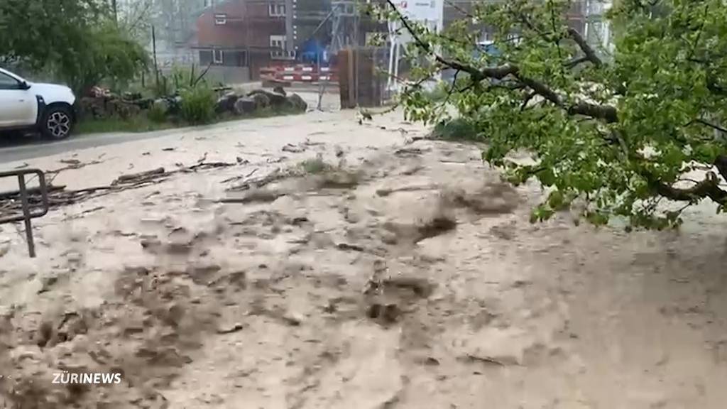 Unwetter im Tösstal: Strassen verwandeln sich in Bäche