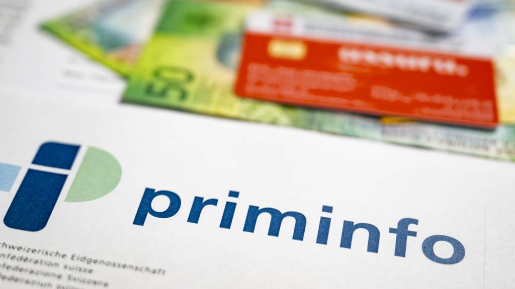 Die Zugerinnen und Zuger werden sich wieder an höhere Prämien gewöhnen müssen. (Symbolbild)