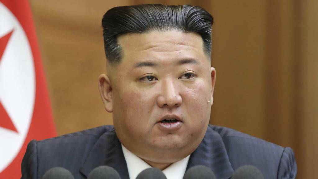 ARCHIV - Kim Jong Un, Machthaber von Nordkorea, bei einer Rede in Pjöngjang. Foto: Uncredited/KCNA via KNS via AP/dpa - ACHTUNG: Nur zur redaktionellen Verwendung und nur mit vollständiger Nennung des vorstehenden Credits