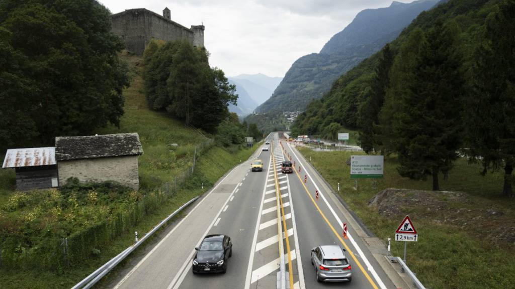 Auf der Autobahn A13 war am Dienstag über neun Kilometer ein Falschfahrer unterwegs. (Symbolbild)