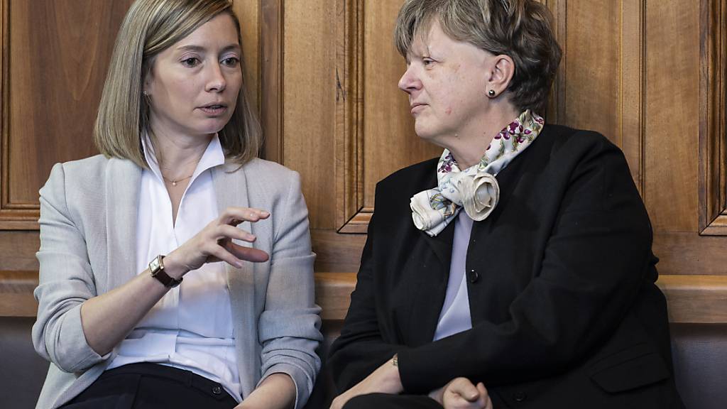 Der Kanton Freiburg wird im Ständerat auch in den nächsten vier Jahren von den beiden bürgerlichen Ständerätinnen Isabelle Chassot (rechts) und Johanna Gapany vertreten. (Archivbild)