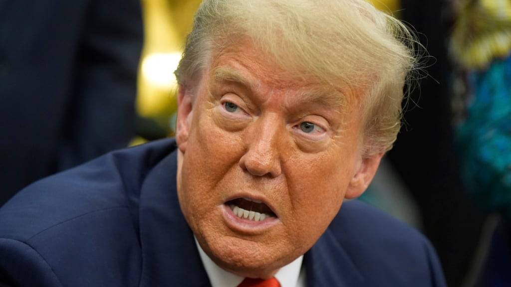 US-Präsident Donald Trump im Oval Office im Weißen Haus. Foto: Manuel Balce Ceneta/AP/dpa