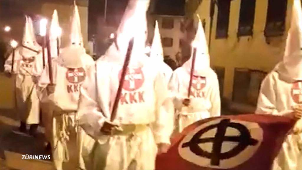 Ku-Klux-Klan-Kostüme: Polizei ermittelt