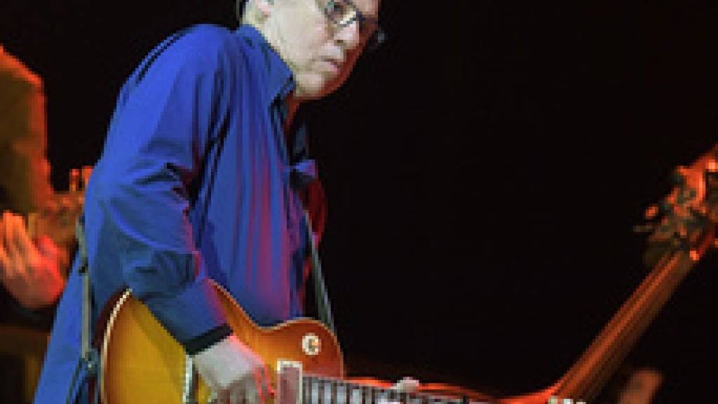 Der Schotte Mark Knopfler ist einst mit seine Band Dire Straits zu höchsten Ehren aufgestiegen, mit Hits wie «Sultans of Swing» oder «Brothers ins Arms». Dann war er Solo erfolgreich. Jetzt wird er 75 und möchte nicht mehr auf die Bühne. (Archivbild)