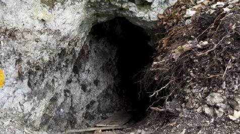 In der Freudentalhöhle wurde unerlaubt gegraben.