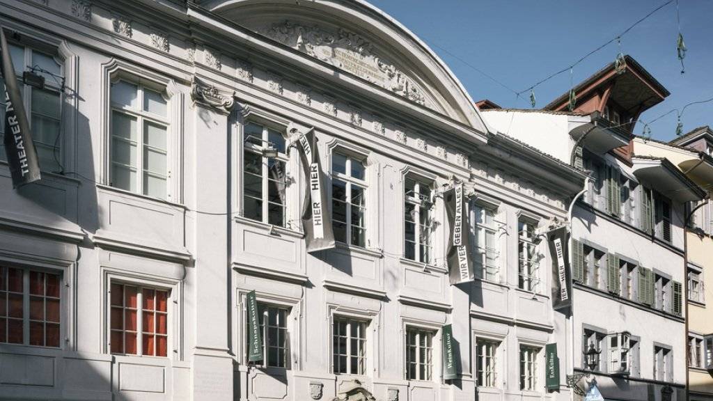 Das Theater Neumarkt in Zürich eröffnet die Spielzeit 2017/18 mit der Inszenierung eines Romans des französischen Schriftstellers Michel Houellebecq. (Archiv)
