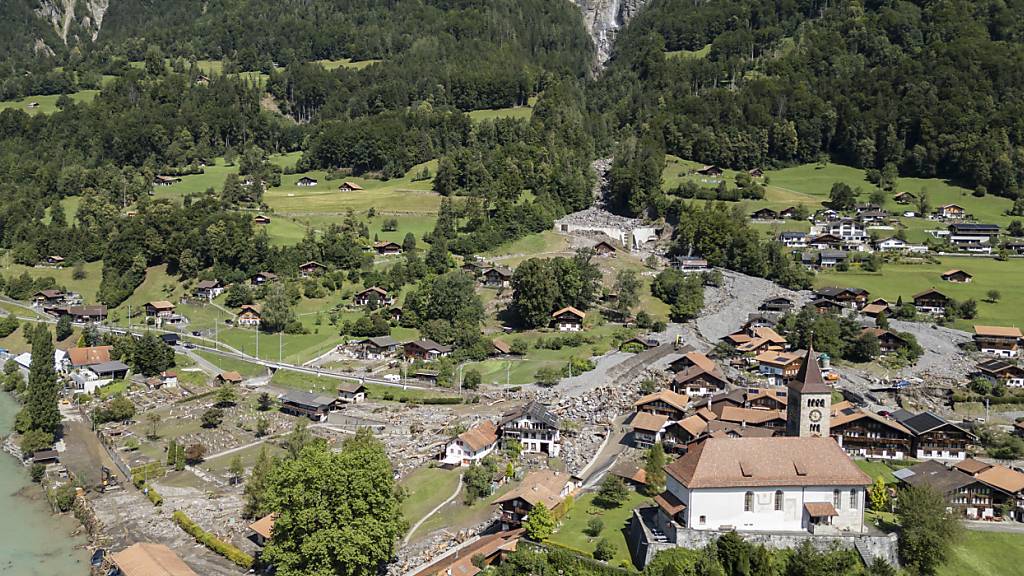 Wasser, Geröll und Schutt: Der Mühlebach richtete im Brienzer Ortsteil Aenderdorf grossen Schaden an.