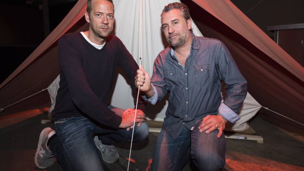 Roman Riklin (rechts) erhält den Kulturpreis 2025 der St. Gallischen Kulturstiftung. Gemeinsam mit seinem Kreativpartner Dominik Flaschka (links) realisierte er unter anderem das Musical «Ewigi Liebi».