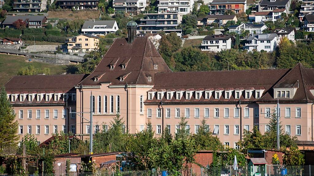 An der Kantonsschule Obwalden in Sarnen sollen die Fächer Wirtschaft und Recht sowie Informatik neue Grundlagenfächer werden. (Archivbild)