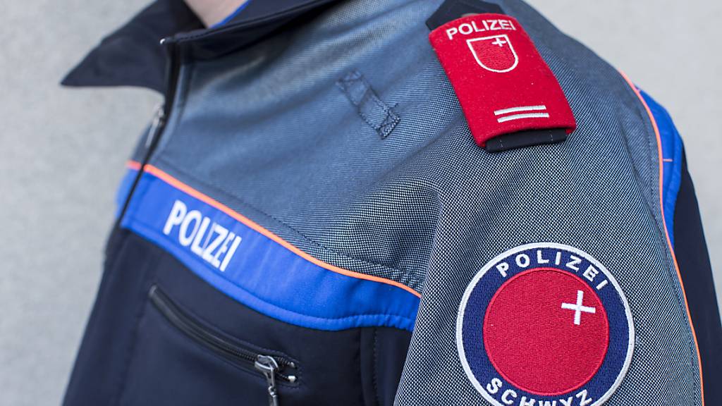 Schwyzer Polizisten sollen nicht in den Streik treten dürfen. (Symbolbild)