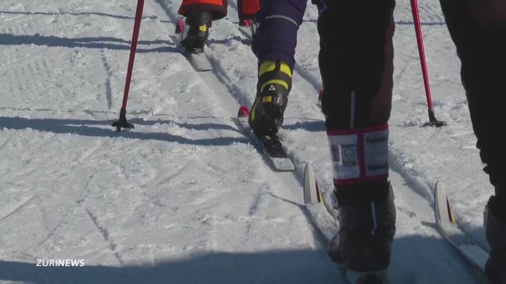 Blauer Himmel und Schnee: Grossandrang in Einsiedeln