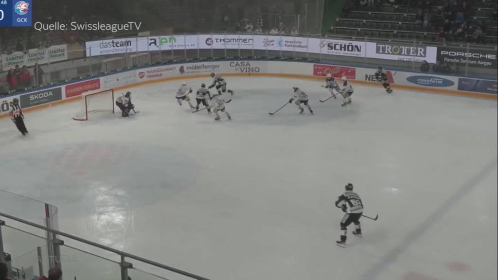 Tor des Jahres? EHC Olten-Stürmer Frantisek Rehak versenkte den Puck ganz speziell