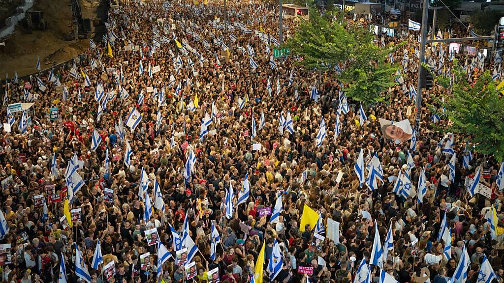 Zehntausende Demonstranten bei Grosskundgebung in Tel Aviv