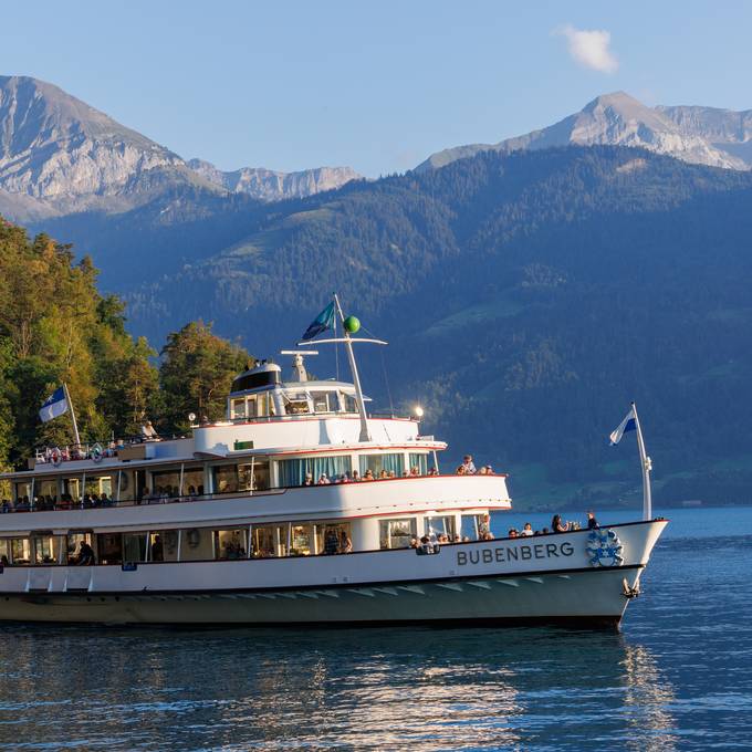 MS Bubenberg wegen Unwetter in Spiez gestrandet