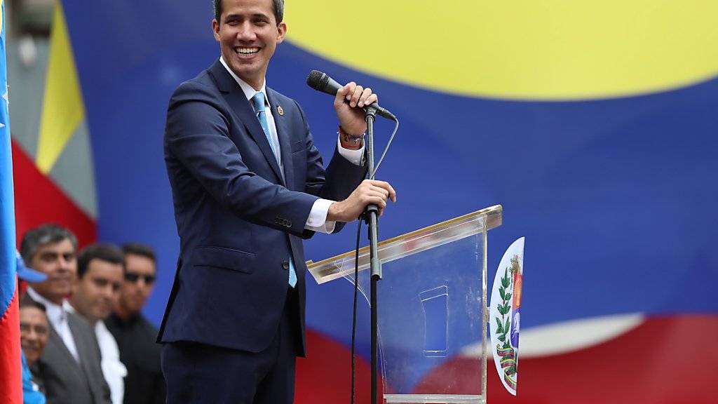 Der Oppositionsführer und selbst ernannte Übergangspräsident Venezuelas Juan Guaidó hat am Freitag zu neuen Protesten gegen das Maduro-Regime am 1. Mai aufgerufen.
