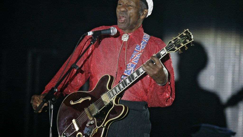 Von der Bühne des Lebens abgetreten: US-Sänger und Gitarrist Chuck Berry stirbt 90-jährig. (Archivbild)