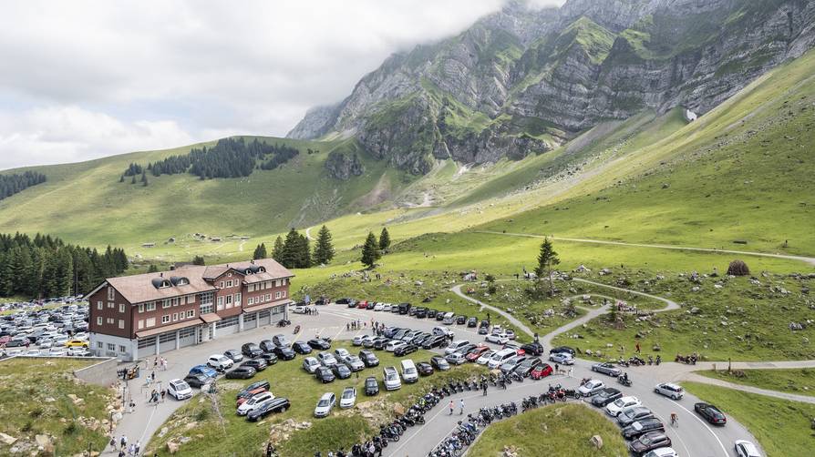 Wer am Fusse des Säntis keinen Parkplatz suchen will, hat die Möglichkeit, mit dem Postauto anzureisen.