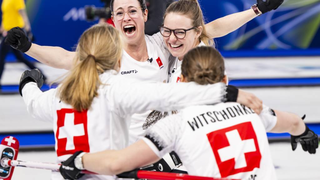 Grenzenloser Jubel bei den Schweizer Curlerinnen, nachdem der Halbfinalsieg gegen die USA feststand
