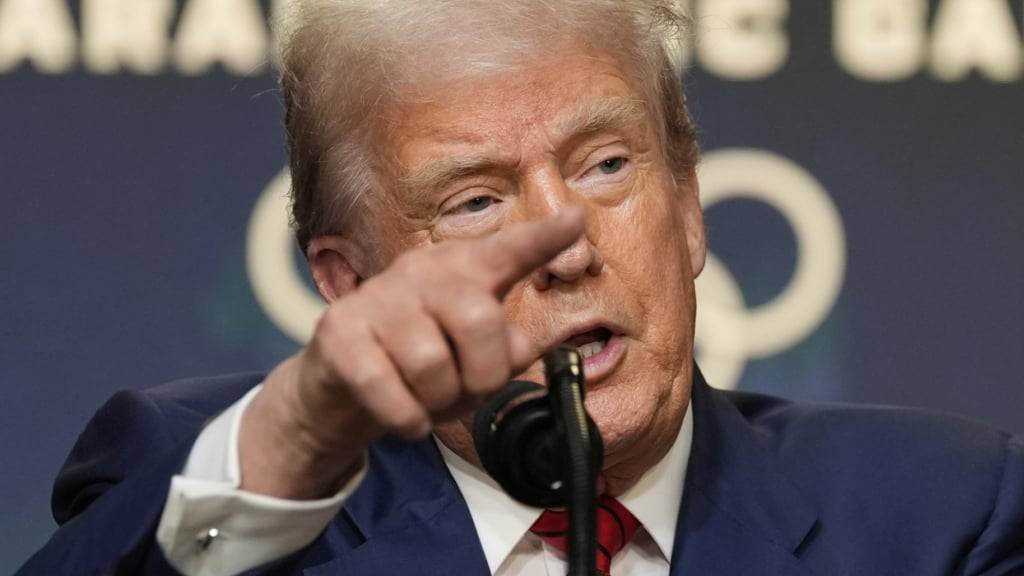 Halbleiter sind essenziell für viele Konzerne. Das weiss auch US-Präsident Trump. Nun will er die Unternehmen zu weiteren Investments in den USA motivieren - anderenfalls drohen Konsequenzen.