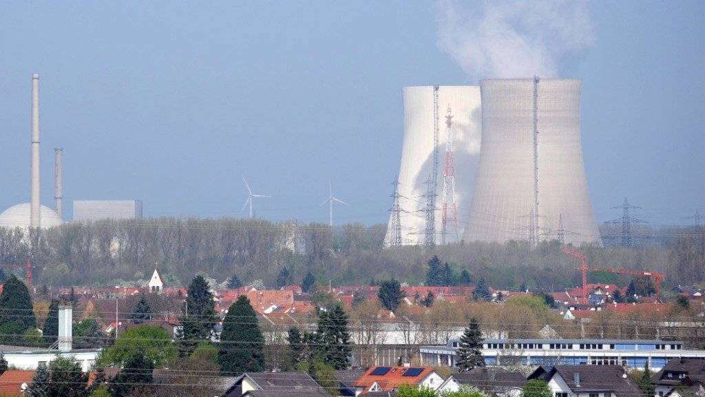 Die Kühltürme von Block 1 (links) und Block 2 des Atomkraftwerkes Philippsburg. Block 1 wurde 2011 aufgrund des Atom-Moratoriums heruntergefahren.