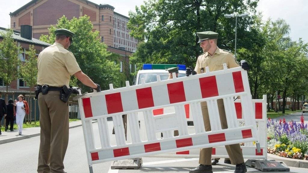 Die Eröffnung der Bayreuther Festspiele am Montagnachmittag wird polizeilich gesichert (Archiv)