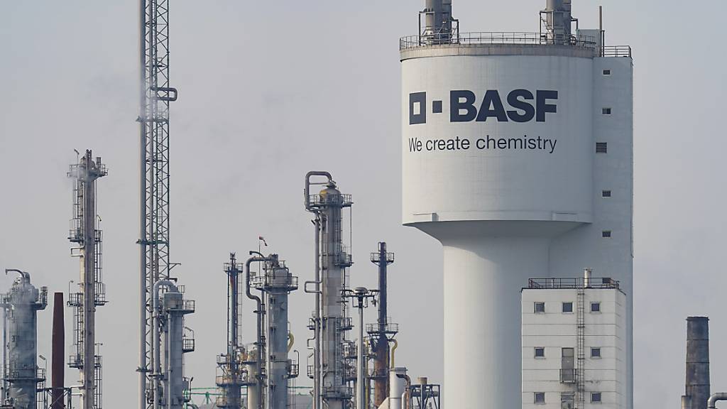 BASF kündigt weiteren Stellenabbau und Sparprogramm an